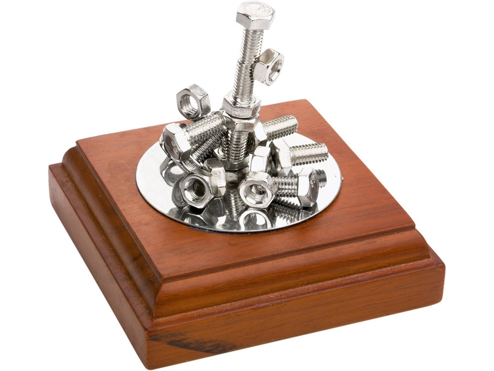 Композиция Эстетика металла. Подставка с магнитом позволяет создавать любые комбинации из прилагающихся болтов и гаек Композиция Эстетика металла. Подставка с магнитом позволяет создавать любые комбинации из прилагающихся болтов и гаек