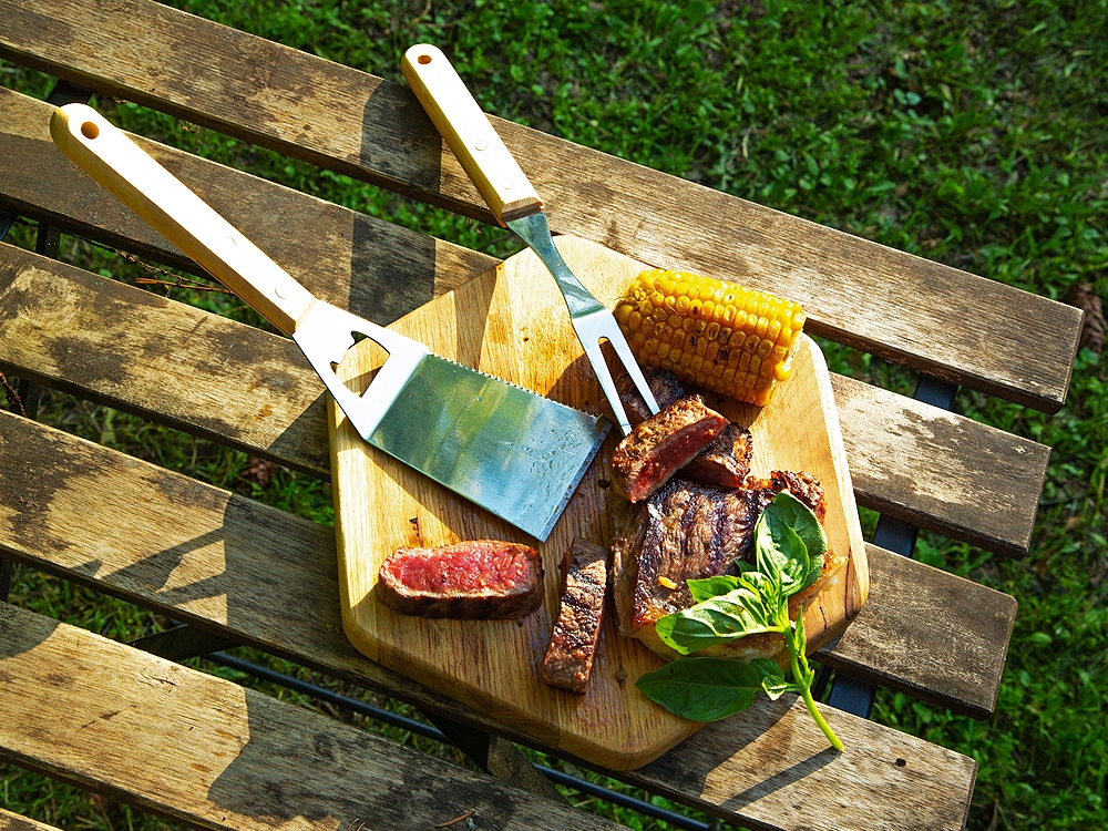 Набор BBQ Grill Master из двух приборов с деревянными ручками Набор BBQ Grill Master из двух приборов с деревянными ручками