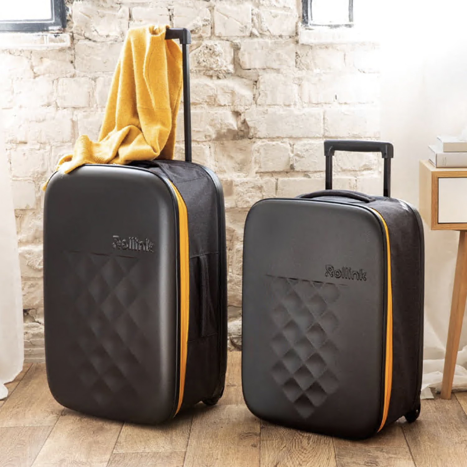 Чемодан складной Rollink Earth 55x40x20 см, 2 колеса, черный/оранжевый