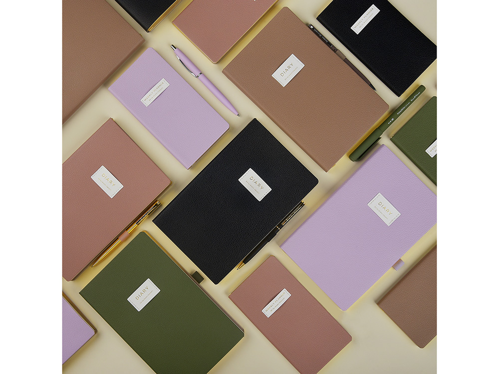 Еженедельник недатированный А6 Zefirс нашивкой, сиреневый Еженедельник недатированный А6 Zefirс нашивкой, сиреневый