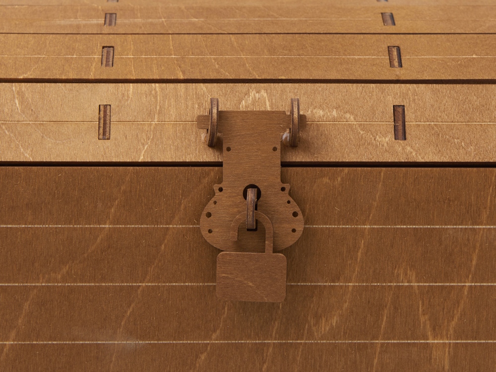 Подарочный набор: кукла фарфоровая, мед, красный