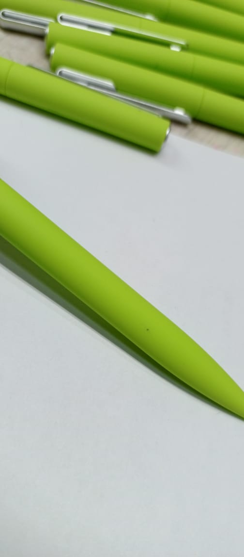 Ручка шариковая пластиковая Bon с покрытием soft touch, зеленое яблоко (Р) Ручка шариковая пластиковая Bon с покрытием soft touch, зеленое яблоко (Р)