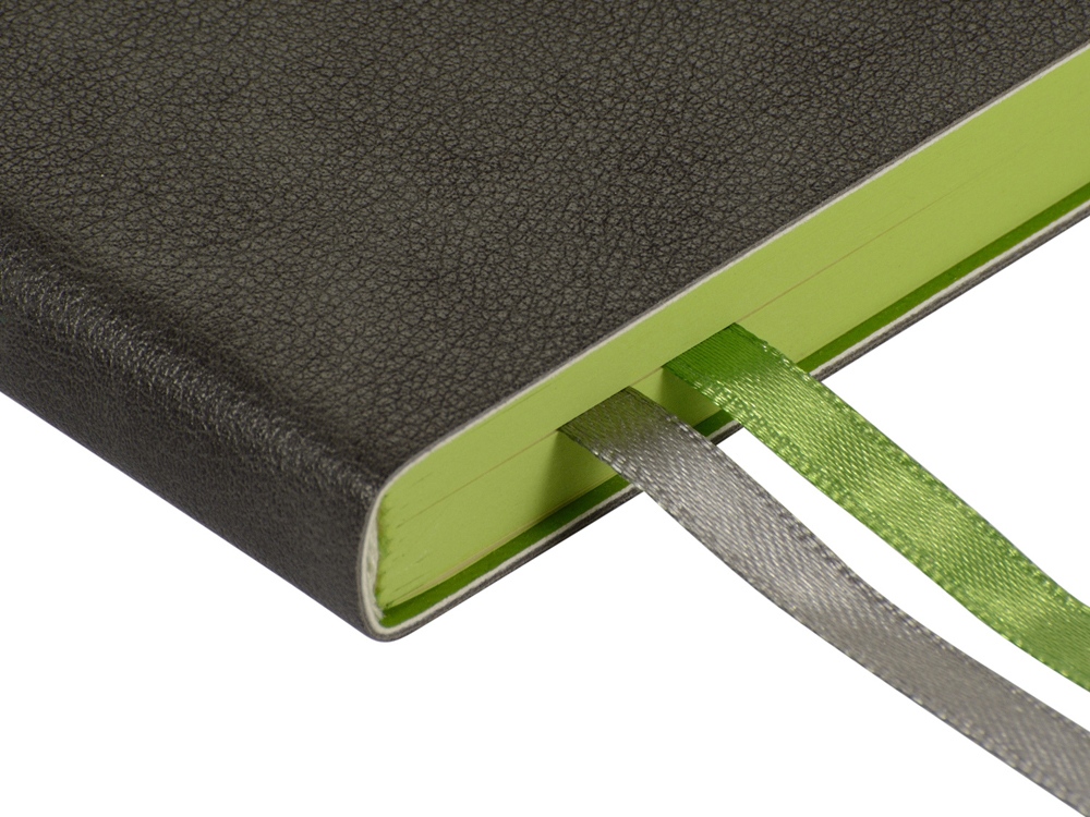 Ежедневник А5 датированный Boston 2026, серый с салатовым обрезом