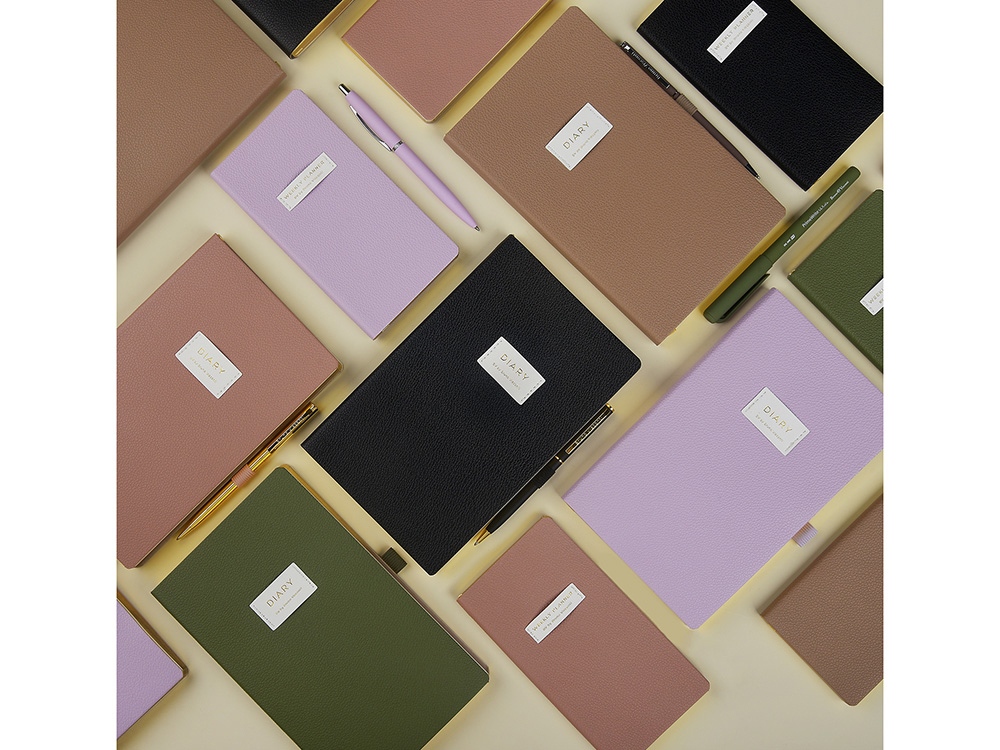 Ежедневник недатированный А5 Total beige с нашивкой, бежевый Ежедневник недатированный А5 Total beige с нашивкой, бежевый