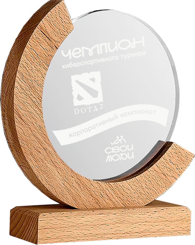 Деревянная награда с лазерной гравировкой на акриловом стекле