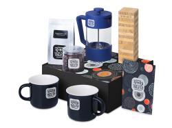 Подарочный набор Re:y. Together с френчпрессом, кружками и дженгой Подарочный набор Re:y. Together с френчпрессом, кружками и дженгой