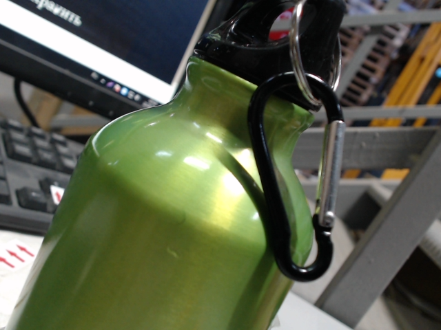 Бутылка Oregon с карабином 400мл, зеленое яблоко