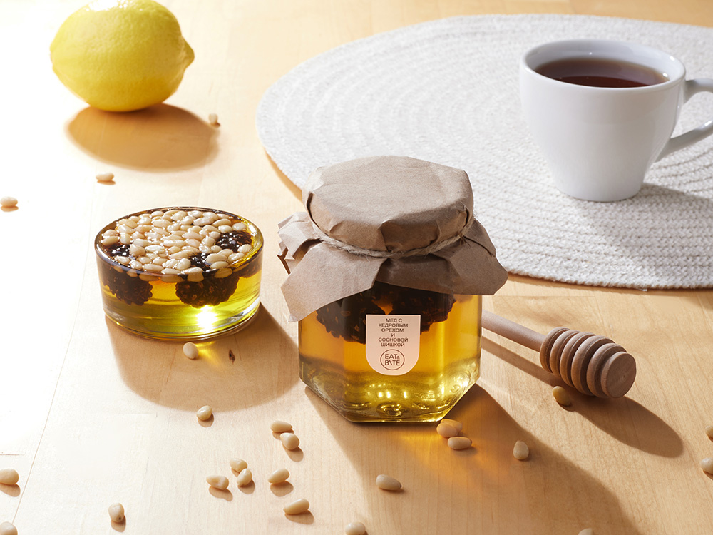 Мед с сосновой шишкой и кедровым орехом 250 гр.