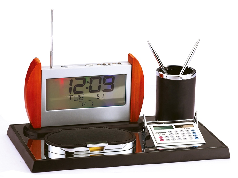 Настольный прибор Монреаль: часы, радио, калькулятор, подставка под ручки, бумажный блок