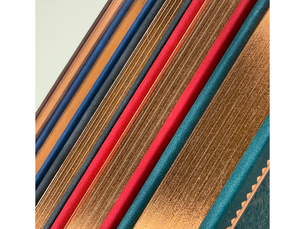 Ежедневник недатированный А4 Royal, коричневый с бронзовым срезом Ежедневник недатированный А4 Royal, коричневый с бронзовым срезом