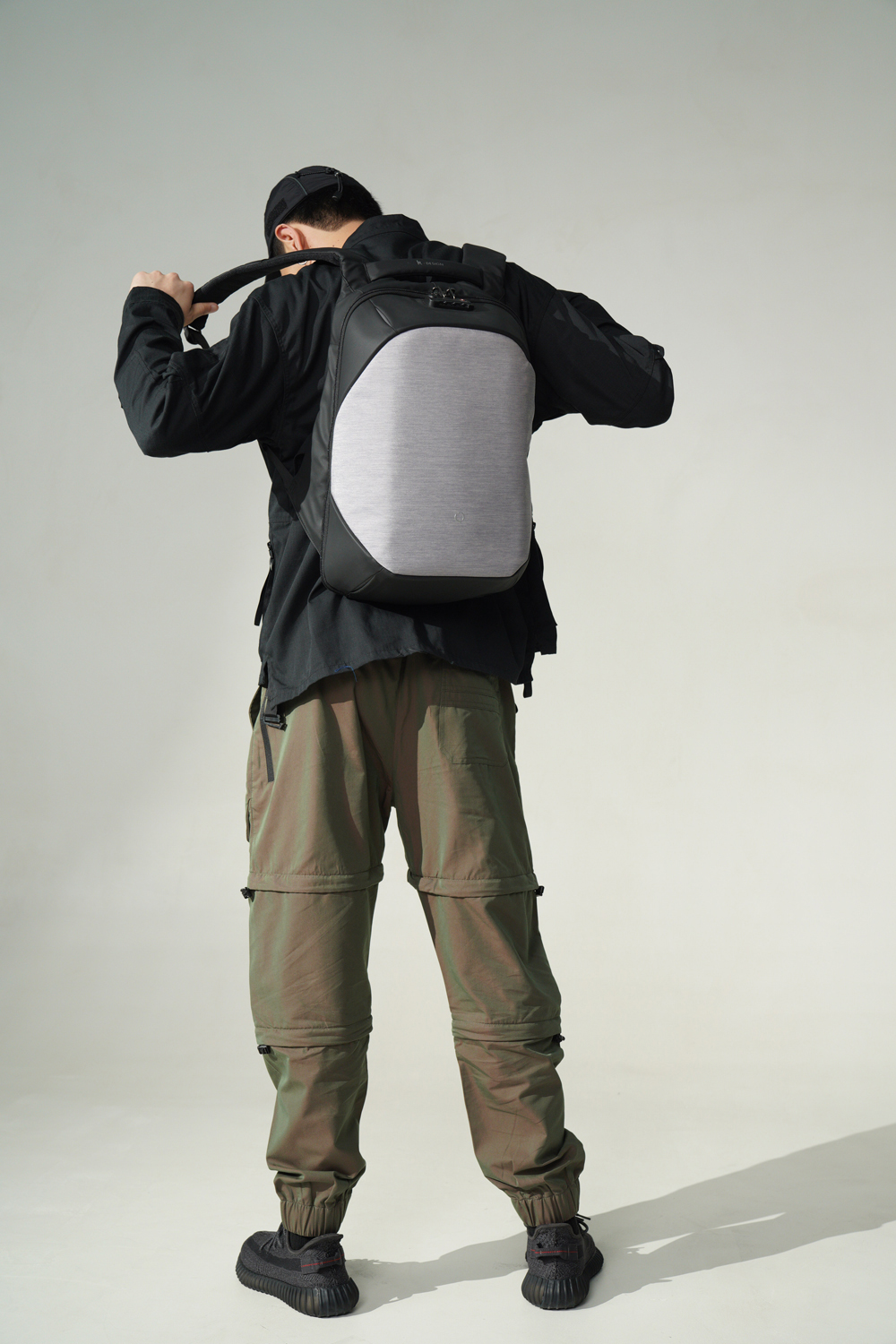 Рюкзак KORIN ClickPack 46х34х16 см, черный/серый